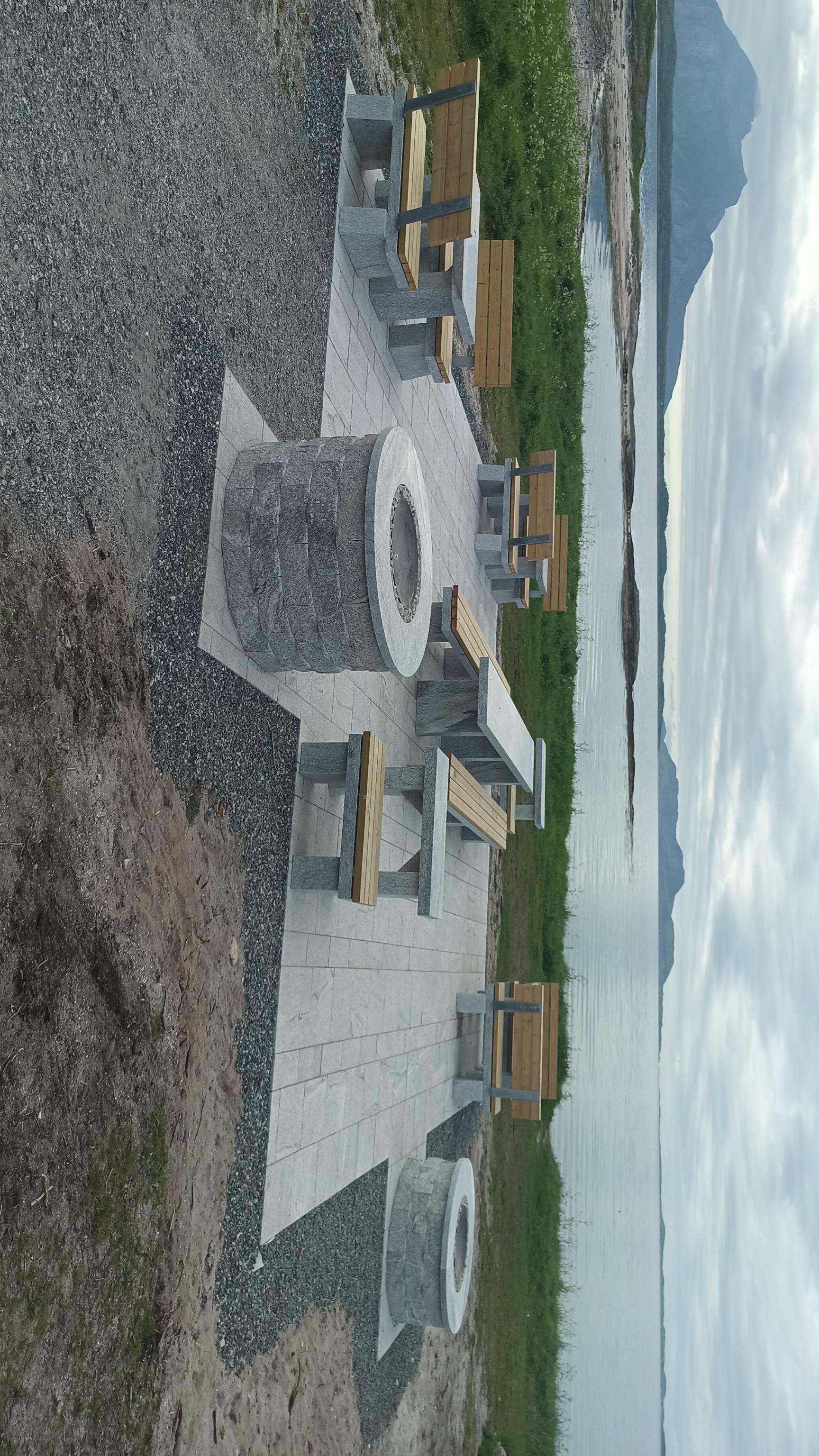 Nesttun Torg i granitt, Bergen granitt, Heller granitt Bergen